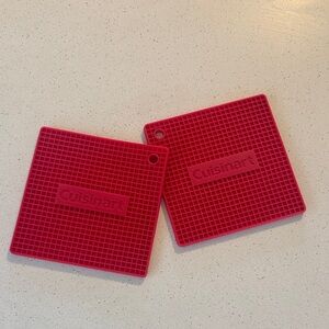 Cuisinart Set of 2 Silicone Trivet / Potholder Heat-Resistant Mats Red